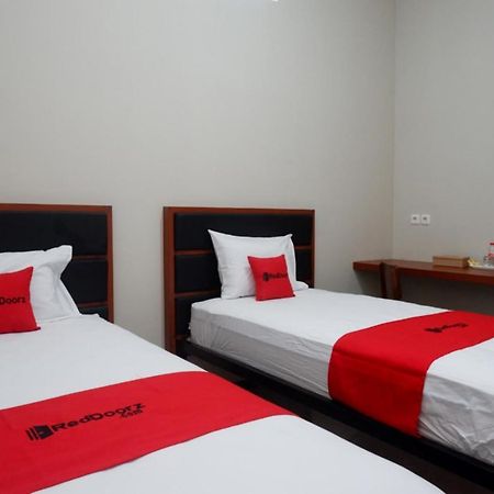 Hotel Reddoorz Near Kampus Ump Purwokerto 2 à Sumbang Extérieur photo