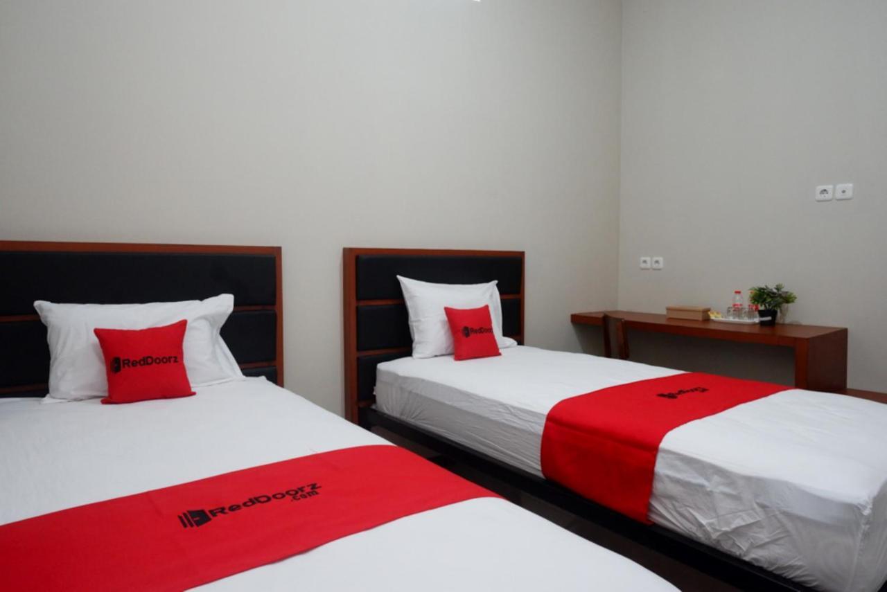 Hotel Reddoorz Near Kampus Ump Purwokerto 2 à Sumbang Extérieur photo
