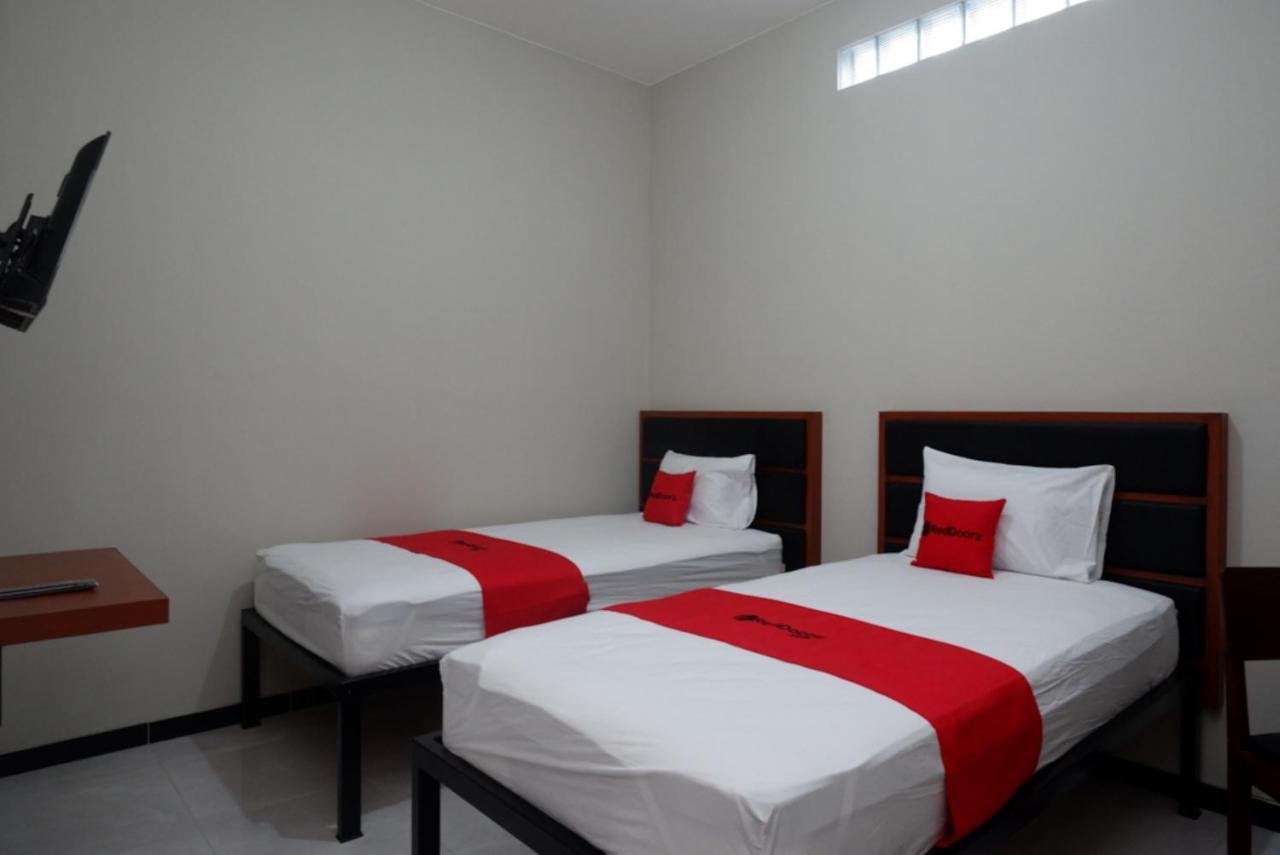 Hotel Reddoorz Near Kampus Ump Purwokerto 2 à Sumbang Extérieur photo