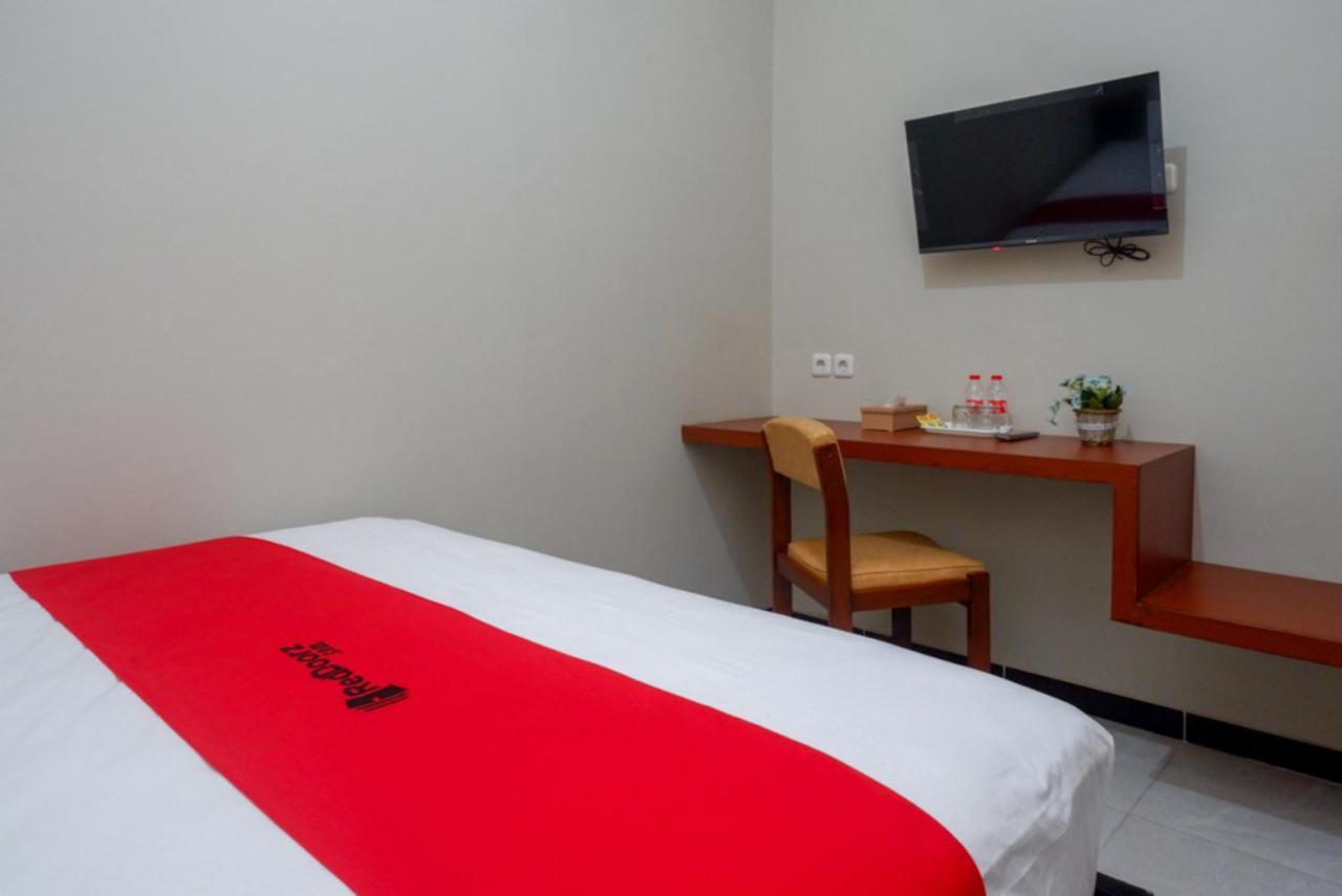 Hotel Reddoorz Near Kampus Ump Purwokerto 2 à Sumbang Extérieur photo