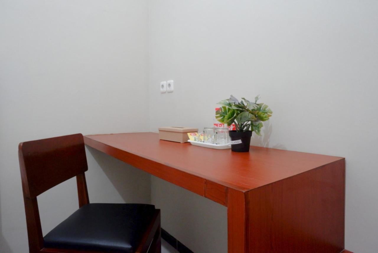 Hotel Reddoorz Near Kampus Ump Purwokerto 2 à Sumbang Extérieur photo