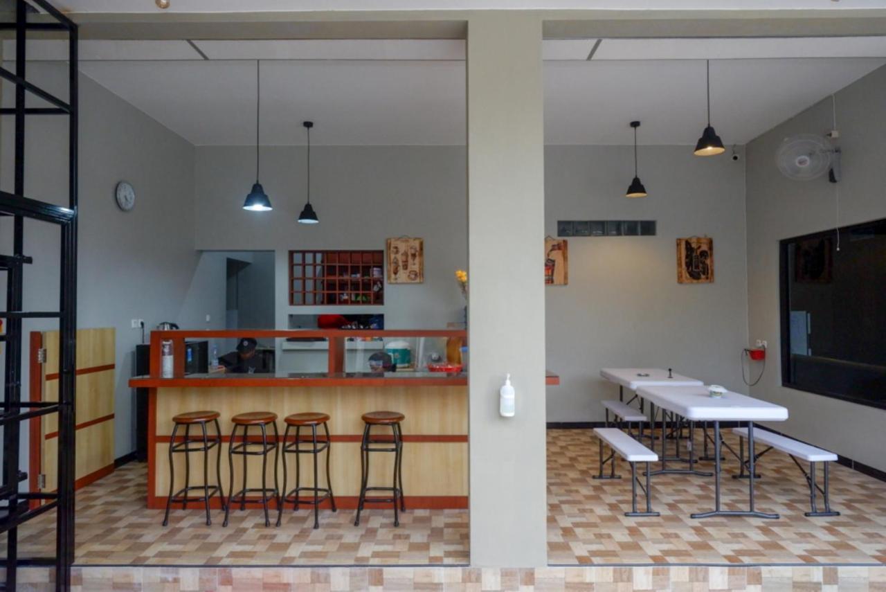Hotel Reddoorz Near Kampus Ump Purwokerto 2 à Sumbang Extérieur photo
