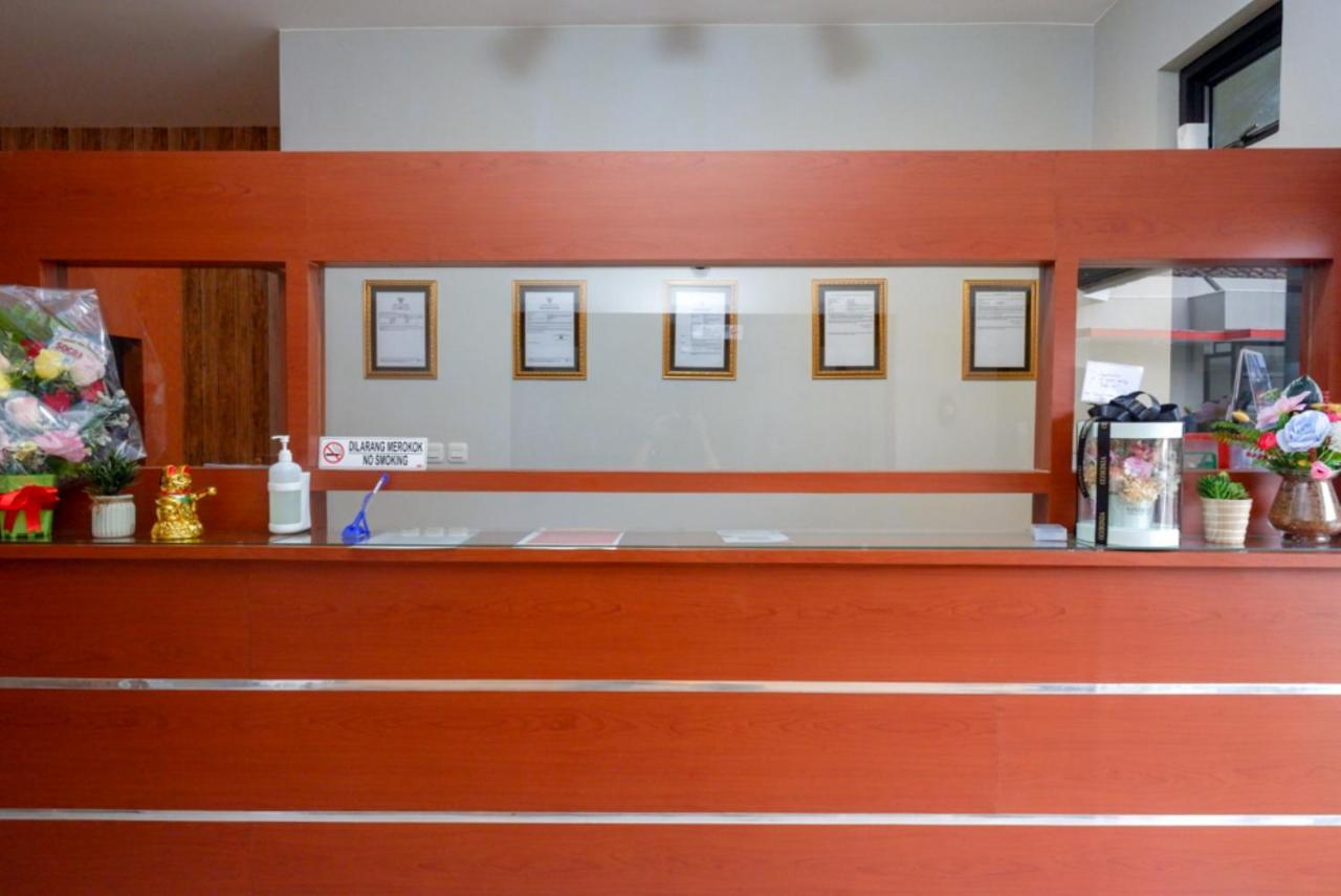 Hotel Reddoorz Near Kampus Ump Purwokerto 2 à Sumbang Extérieur photo