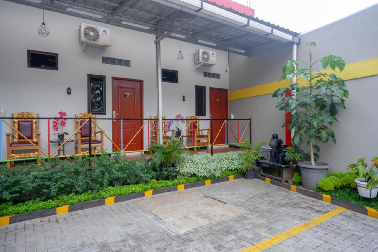 Hotel Reddoorz Near Kampus Ump Purwokerto 2 à Sumbang Extérieur photo