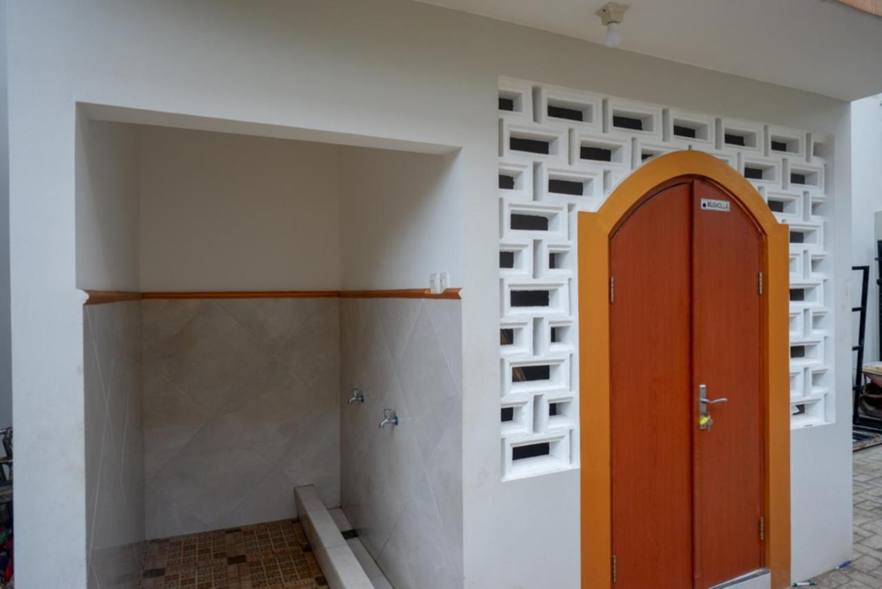 Hotel Reddoorz Near Kampus Ump Purwokerto 2 à Sumbang Extérieur photo