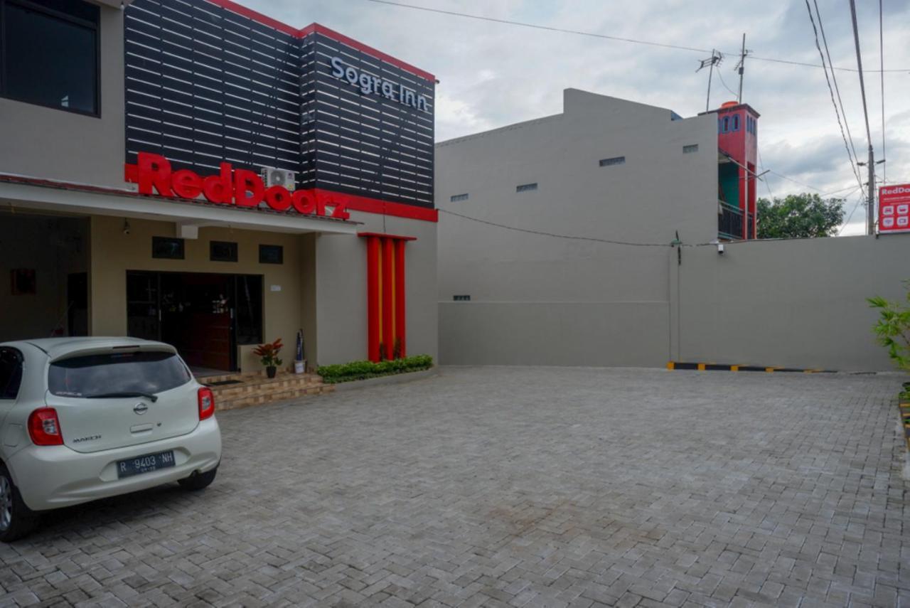 Hotel Reddoorz Near Kampus Ump Purwokerto 2 à Sumbang Extérieur photo