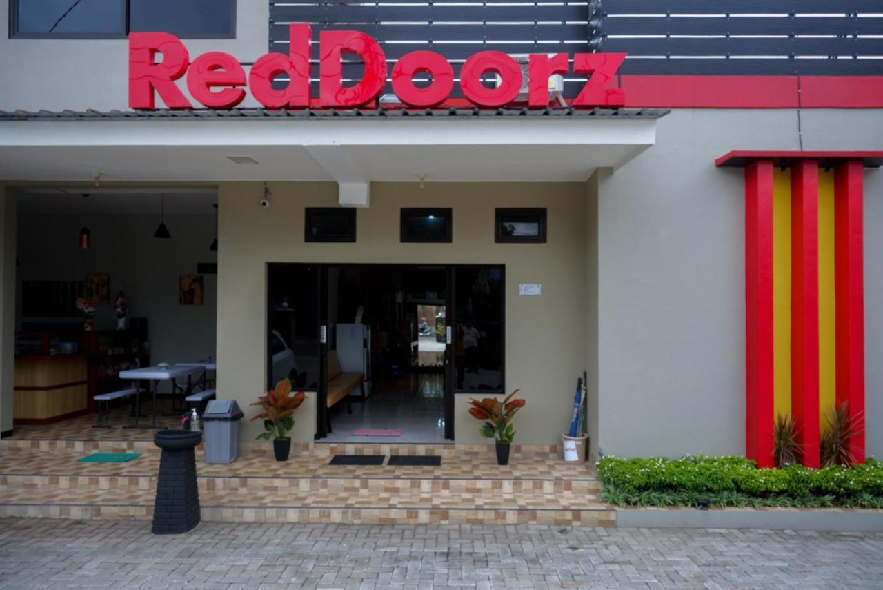Hotel Reddoorz Near Kampus Ump Purwokerto 2 à Sumbang Extérieur photo