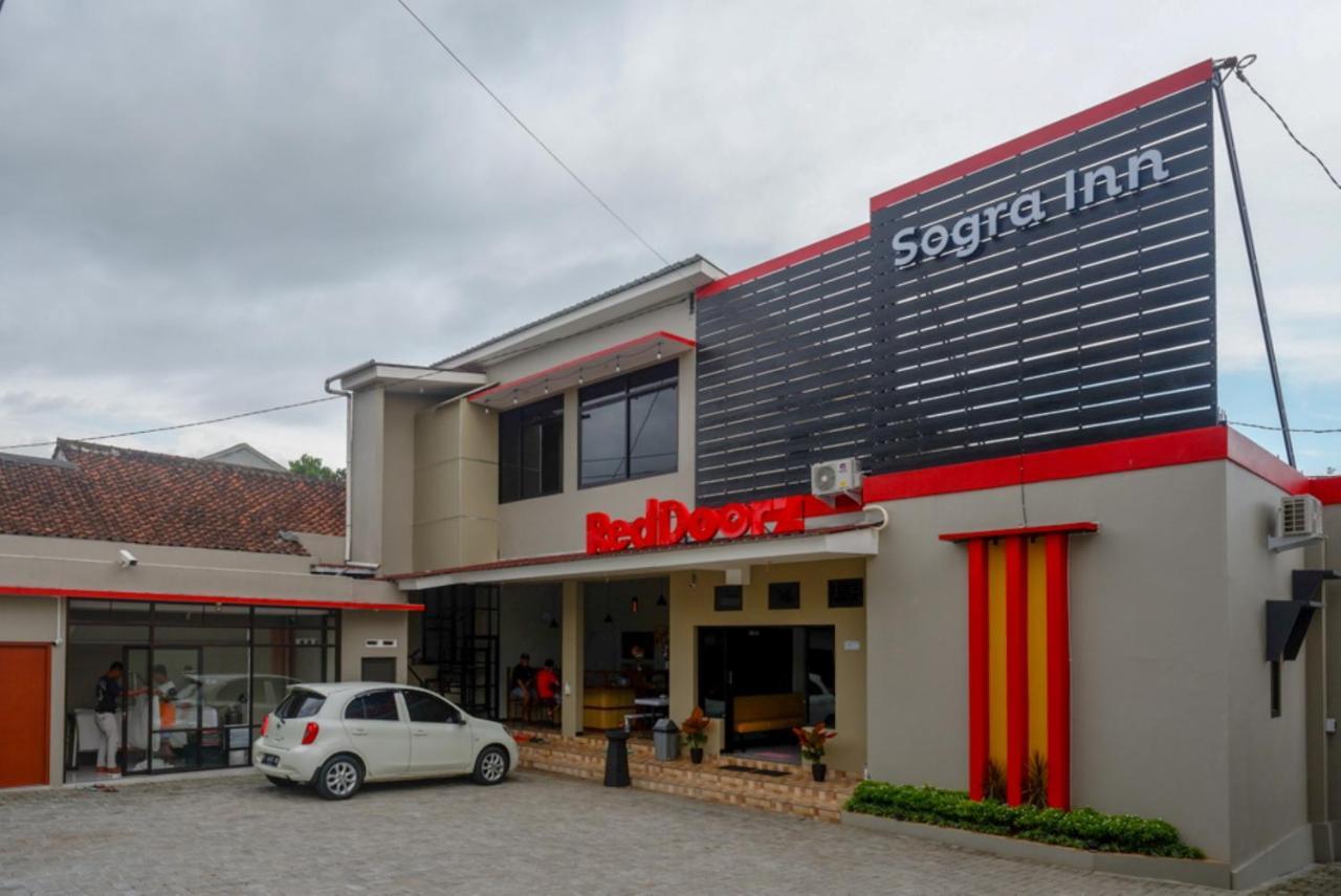 Hotel Reddoorz Near Kampus Ump Purwokerto 2 à Sumbang Extérieur photo
