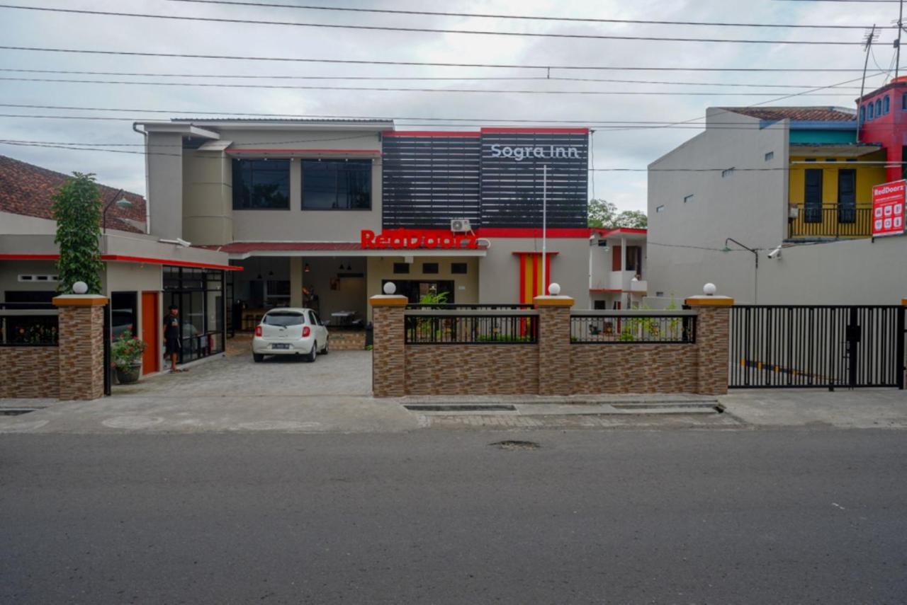 Hotel Reddoorz Near Kampus Ump Purwokerto 2 à Sumbang Extérieur photo