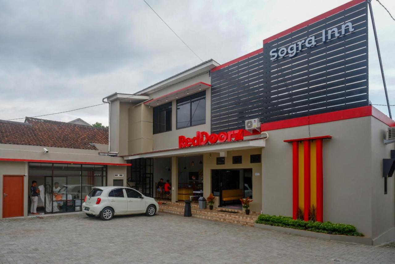 Hotel Reddoorz Near Kampus Ump Purwokerto 2 à Sumbang Extérieur photo