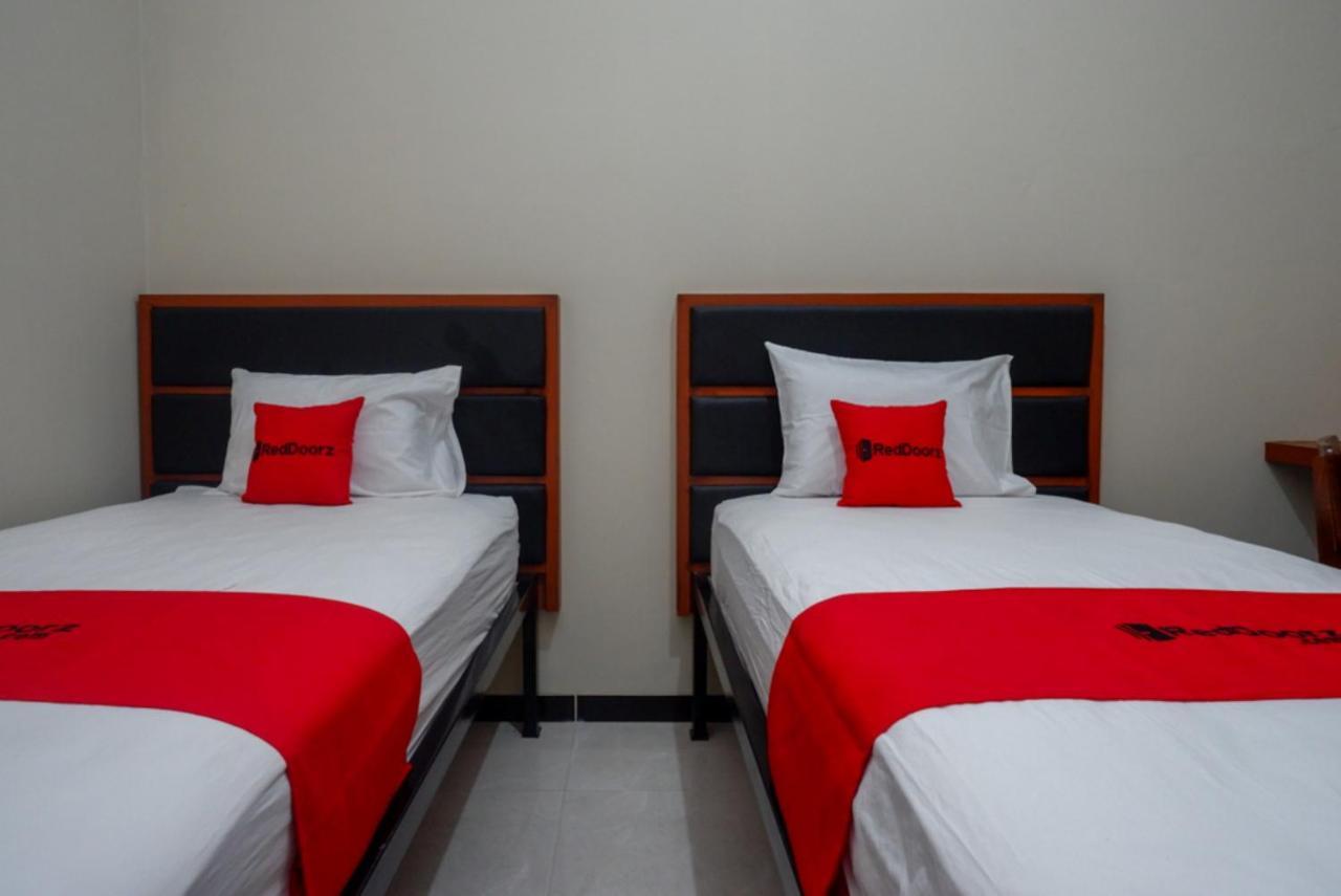 Hotel Reddoorz Near Kampus Ump Purwokerto 2 à Sumbang Extérieur photo