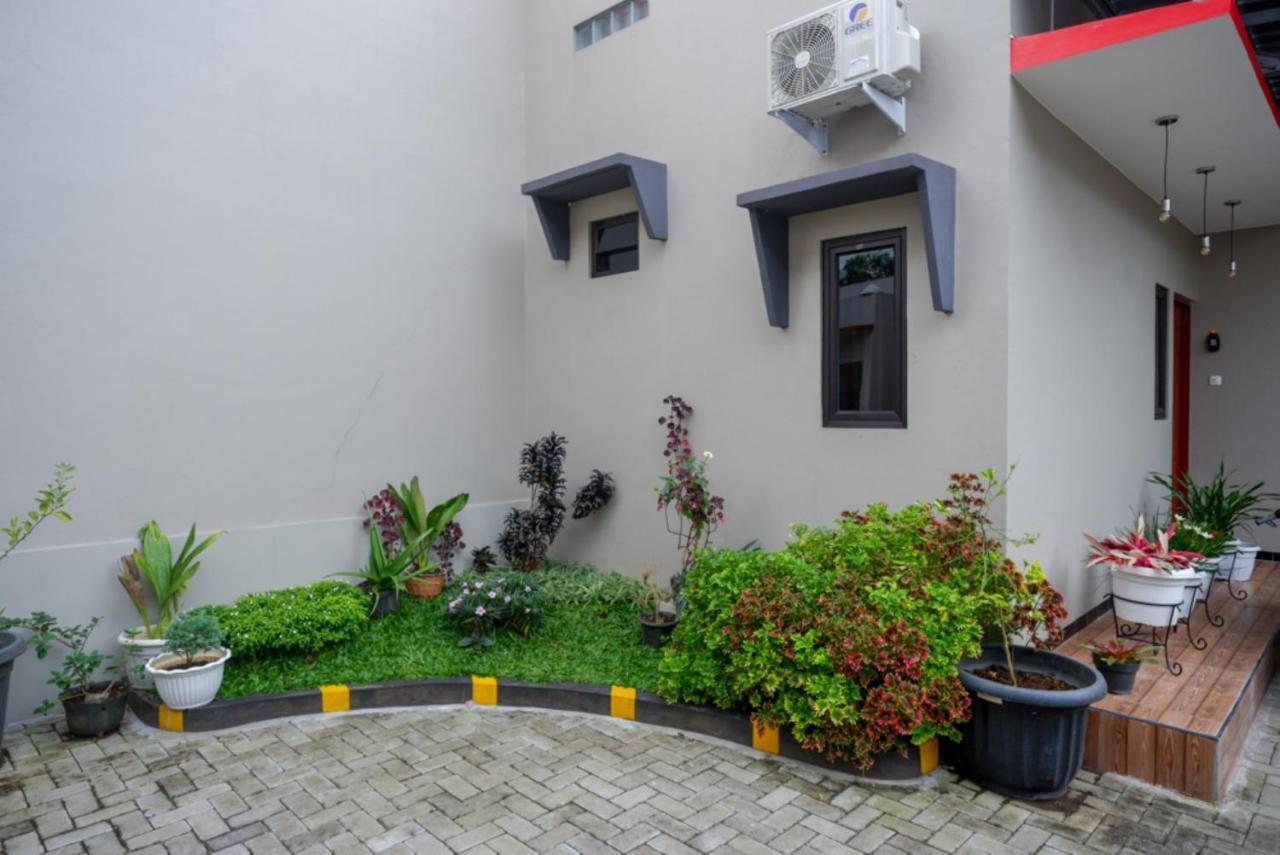 Hotel Reddoorz Near Kampus Ump Purwokerto 2 à Sumbang Extérieur photo
